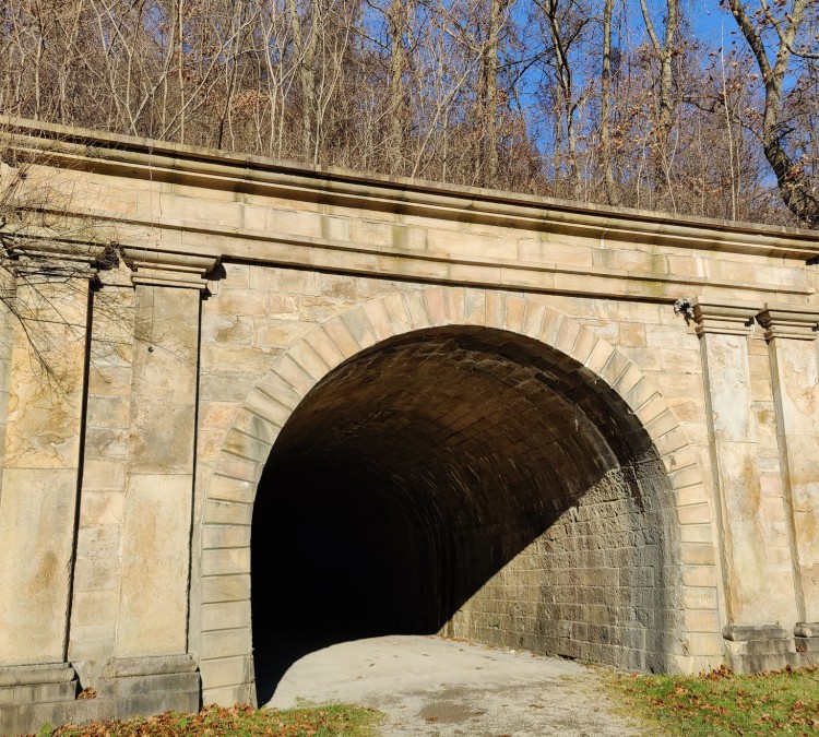 staple-bend-tunnel-park-photo